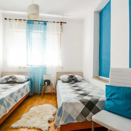 Family Friendly With A Swimming Pool - 17553 زادار