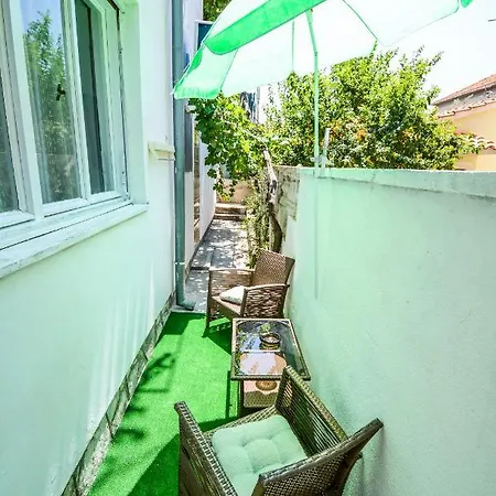 شقة Family Friendly With A Swimming Pool - 17553 زادار